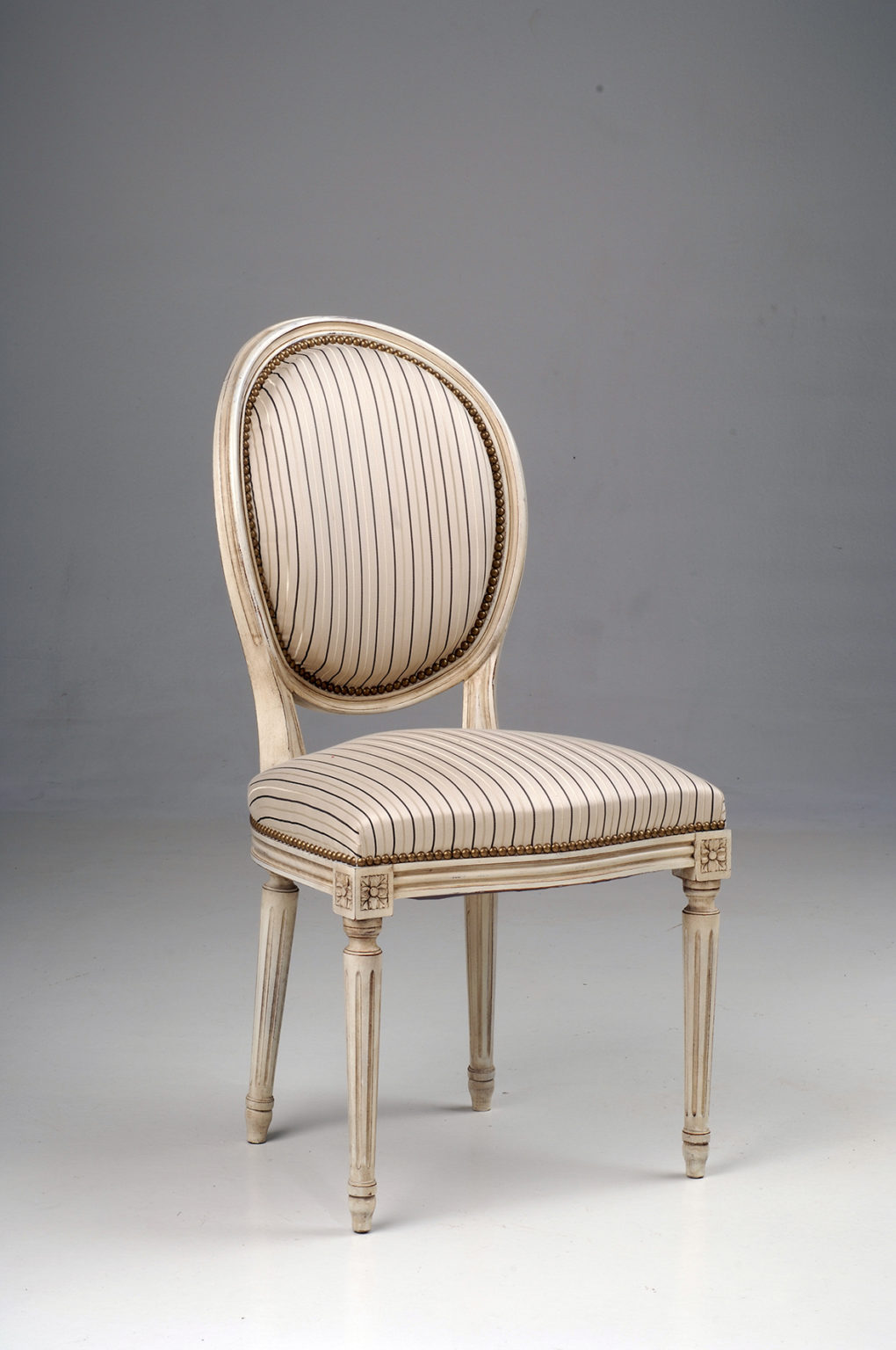 Chaise Louis XVI Médaillon - Sièges Bastiat - Fabrication Française